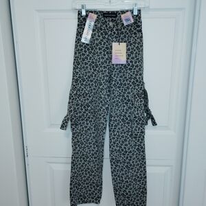 Straight Leg Leopard Print Jeans in Gray